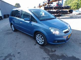 Opel Zafira 2.2 Cosmo picture 2