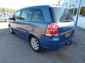 Opel Zafira 2.2 Cosmo picture 3