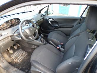 Peugeot 208 1.0VTI 16v picture 6