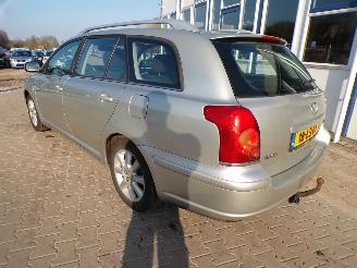 Toyota Avensis  picture 2
