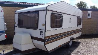 skadebil caravan Knaus  Sudwind 425 1983/1