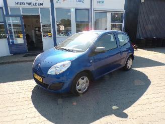 skadebil auto Renault Twingo 1.2 Authentique 2010/8