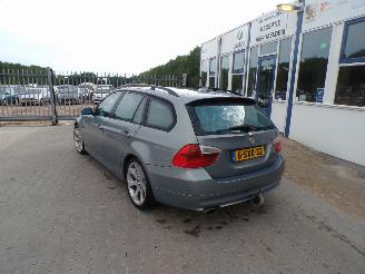 BMW 3-serie 318i Touring picture 3