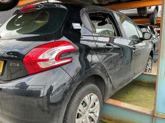 Coche siniestrado Peugeot 208 208 I (CA/CC/CK/CL), Hatchback, 2012 / 2019 1.2 Vti 12V PureTech 82 2013/4