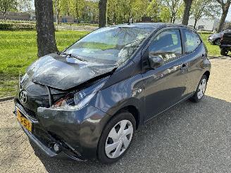 damaged passenger cars Toyota Aygo  2018/1