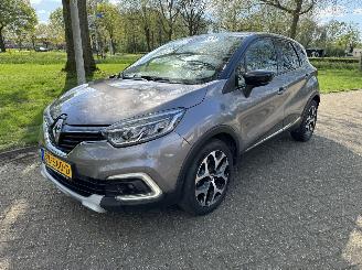 Vaurioauto  passenger cars Renault Captur  2018/4