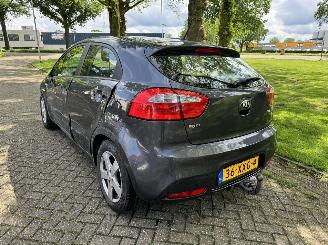 Kia Rio  picture 3