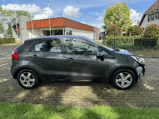 Kia Rio  picture 6