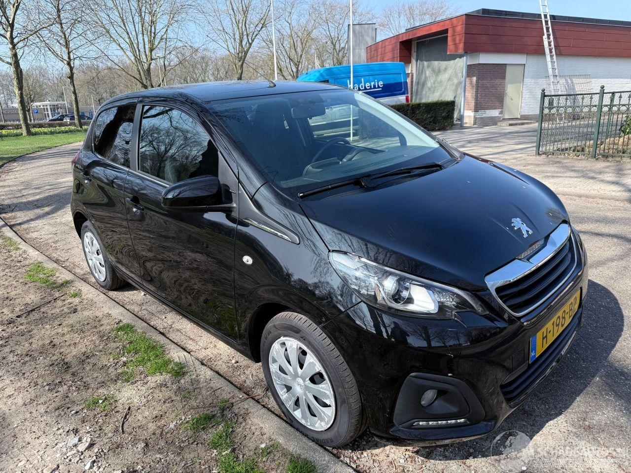 Peugeot 108 53 kW (72 PK)  998 cc.