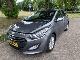 Vaurioauto  passenger cars Hyundai I-30 99 kW (135 PK)  1591 cc. 2016/12