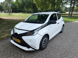 škoda osobní automobily Toyota Aygo 51 kW (69 PK)  998 cc. 2016/2