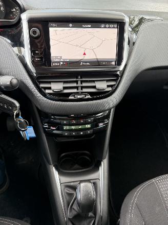 Peugeot 208  picture 15