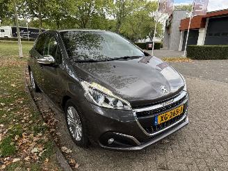Peugeot 208  picture 7