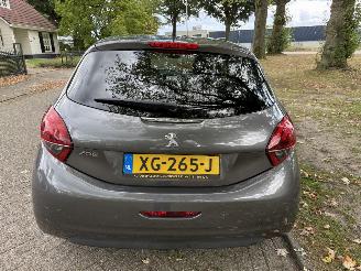 Peugeot 208  picture 4