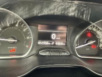 Peugeot 208  picture 14