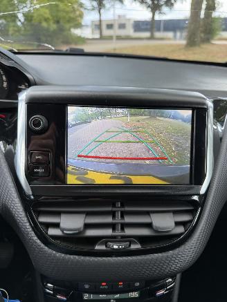 Peugeot 208  picture 17