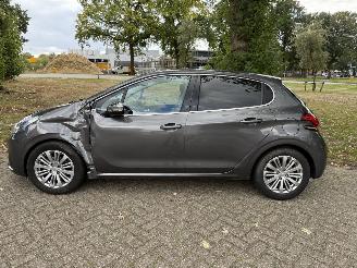 Peugeot 208  picture 2