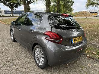 Peugeot 208  picture 3