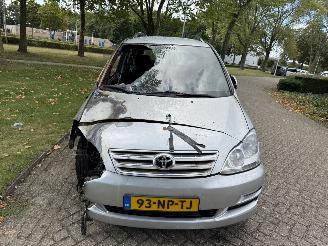 Toyota Avensis-verso  picture 8