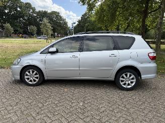 Toyota Avensis-verso  picture 2