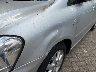 Toyota Avensis-verso  picture 9