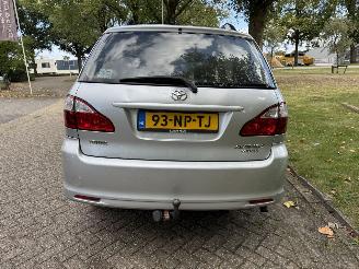 Toyota Avensis-verso  picture 4