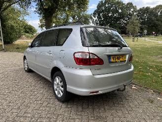 Toyota Avensis-verso  picture 3