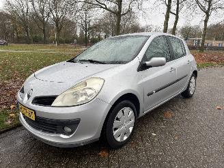 Vaurioauto  passenger cars Renault Clio  2007/1
