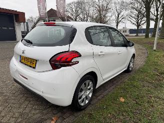 Peugeot 208  picture 5