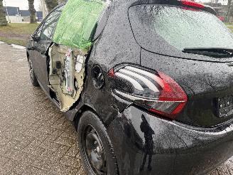 Peugeot 208  picture 13