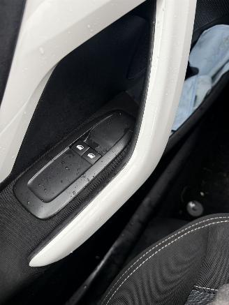 Peugeot 208  picture 17