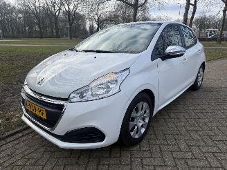 damaged passenger cars Peugeot 208  2017/1