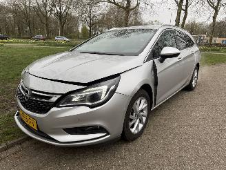 krockskadad bil auto Opel Astra SPORTS TOURER+ 2019/1