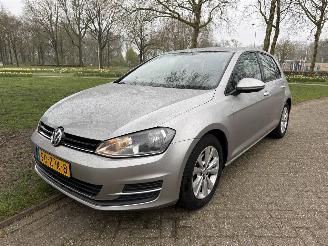 Damaged car Volkswagen Golf  2013/1