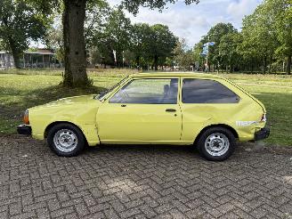 Mazda 323  picture 2