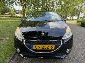 Peugeot 208  picture 8