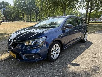 damaged passenger cars Renault Mégane  2018/1