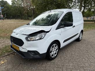 Schade bestelwagen Ford Transit COURIER 2022/1