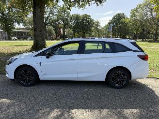 Opel Astra SPORTS TOURER+ picture 2