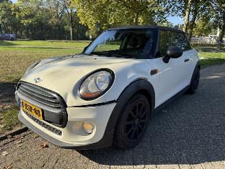 skadebil auto Mini One  2014/1