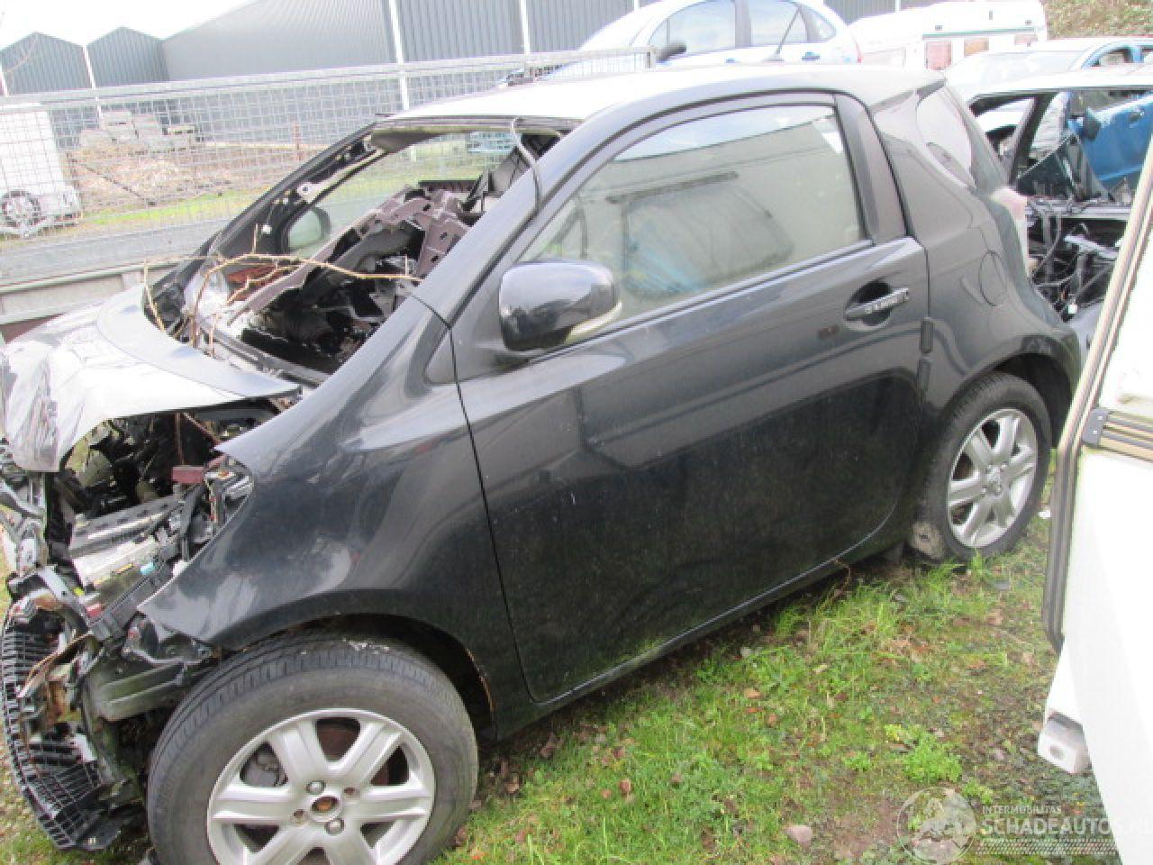 Toyota iQ 