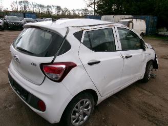 Hyundai I-10 1.0 Basis picture 3