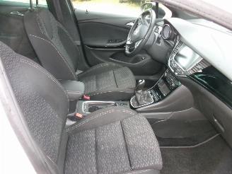 Opel Astra 1.6 CDTI Business Break - Black Edition picture 29