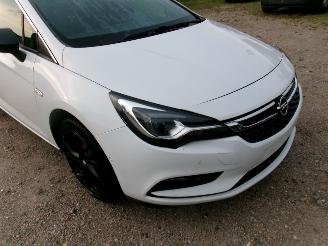 Opel Astra 1.6 CDTI Business Break - Black Edition picture 9