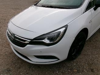 Opel Astra 1.6 CDTI Business Break - Black Edition picture 6