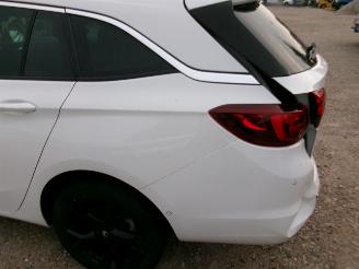 Opel Astra 1.6 CDTI Business Break - Black Edition picture 25