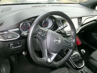 Opel Astra 1.6 CDTI Business Break - Black Edition picture 32