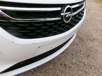 Opel Astra 1.6 CDTI Business Break - Black Edition picture 8