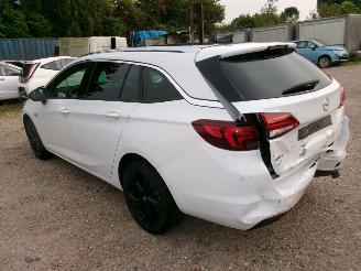 Opel Astra 1.6 CDTI Business Break - Black Edition picture 5