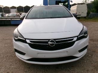 Opel Astra 1.6 CDTI Business Break - Black Edition picture 7
